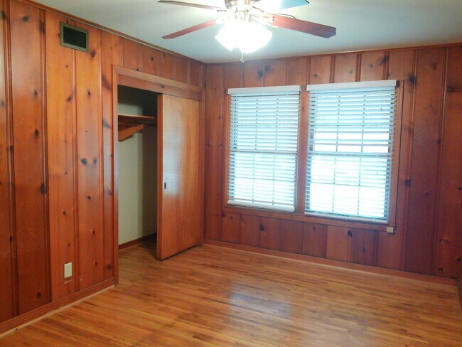 Building Photo - 530 Hopper Dr