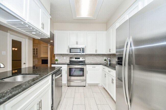 Building Photo - 9625 Bayou Brook St