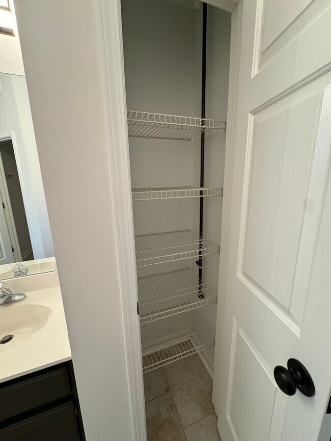 Building Photo - 1966 Abbott Cove