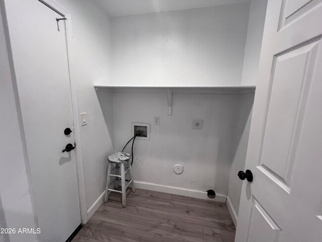 Building Photo - 4568 W Ivanhoe St