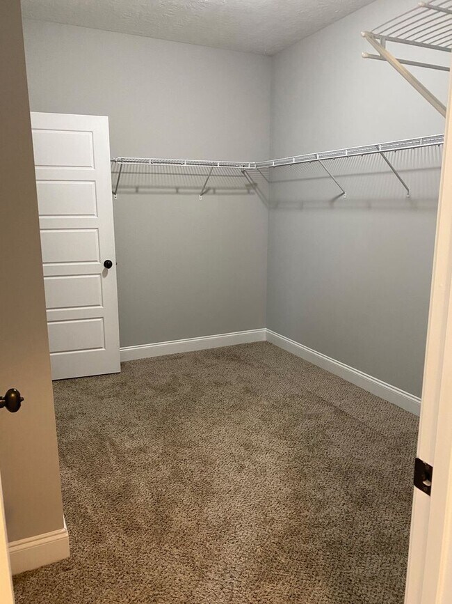 Building Photo - Spacious 5-Bedroom Home with Open Foyer - Move-In Ready! **Close to Fort Gordon, Hospitals, and I...