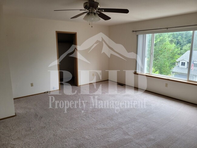 Building Photo - Ridgetop / Island Lake home located in a cul-de-sac