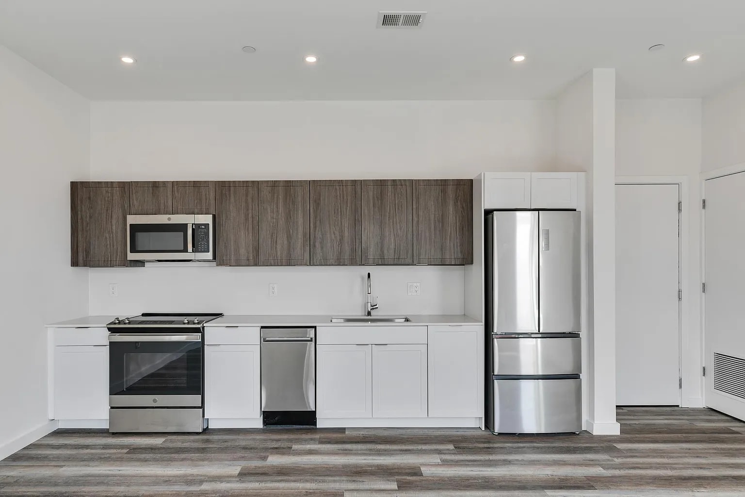 Building Photo - 860 N 3rd St