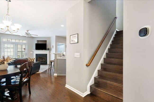 Building Photo - Charming 3-Bed/3.5 Bath Townhouse with 211...