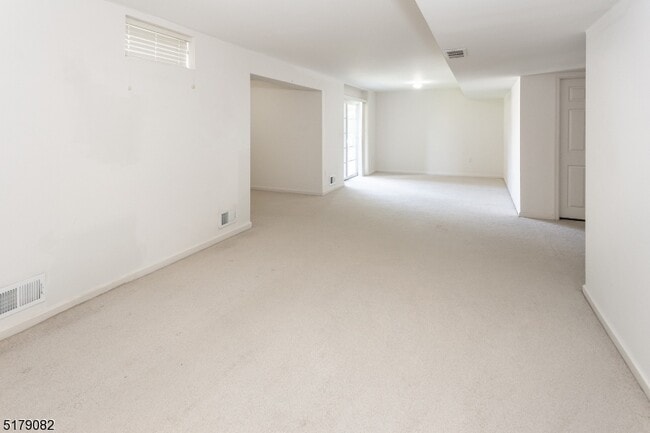 Building Photo - 135 Winding Hill Dr