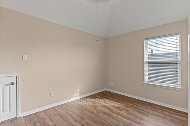 Building Photo - 26326 Creston Cliff Ct
