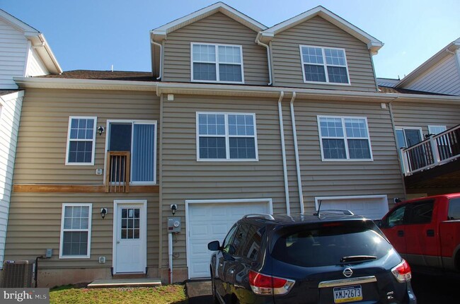Building Photo - 2108 Hanford Way