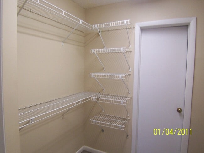 Building Photo - 1600 Park Cir