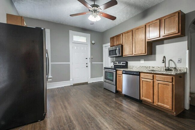 Building Photo - Wilber Ave 226-228 MLR