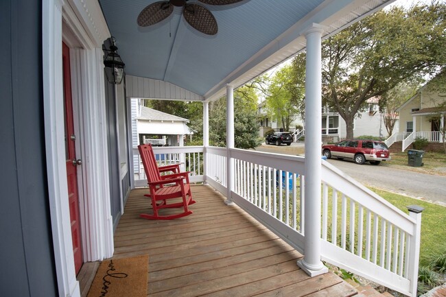 Building Photo - 2 Bedroom, 1.5 Bath in West Columbia, Step...