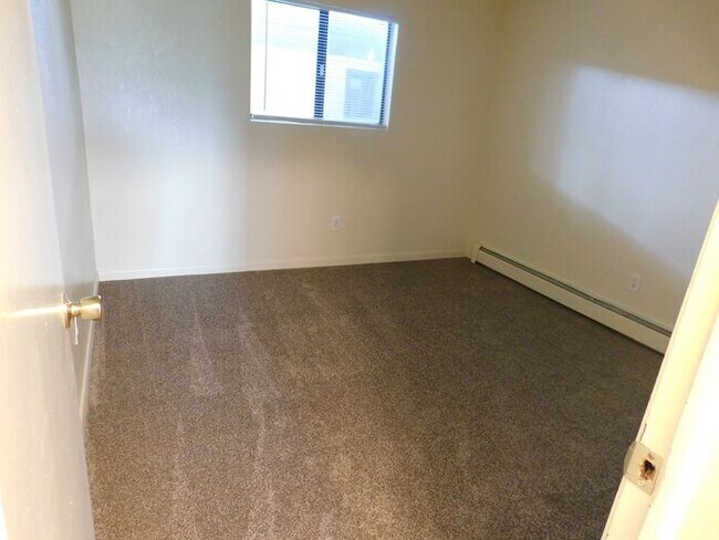 Building Photo - Charming 2-Bed Condo Near CMU & St. Mary’s – Great Amenities & Prime Location!