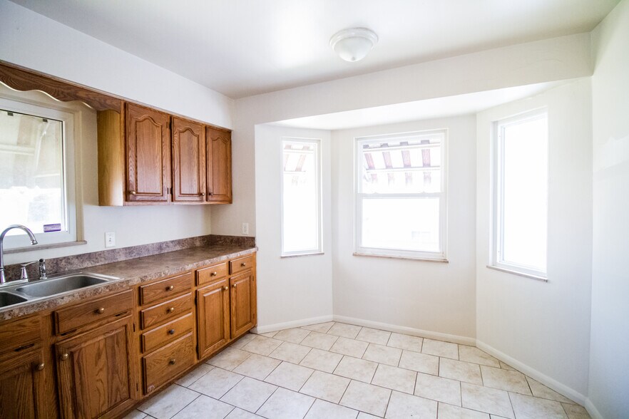 Building Photo - 3471 Jeannette Ave