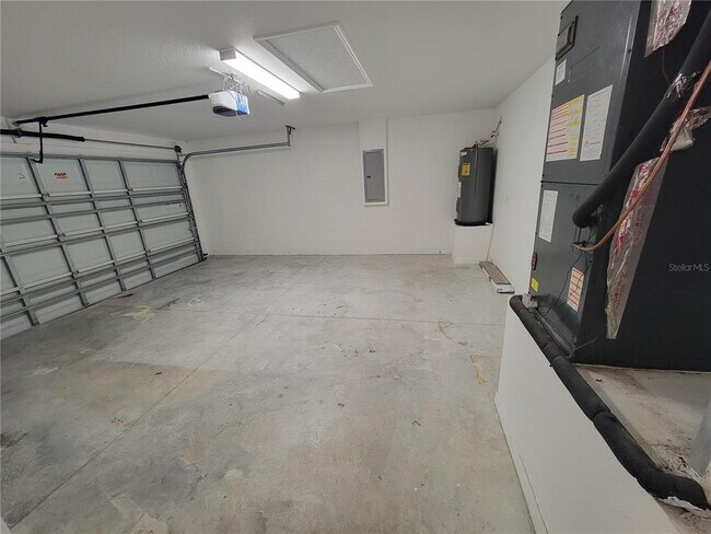 Building Photo - 7009 Hemlock Crse