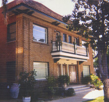 Building Photo - 640 W 8th St