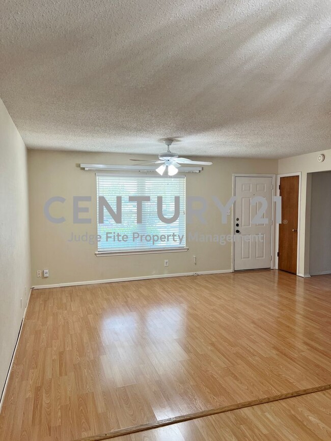 Building Photo - Pleasant 2/2 Duplex in Fort Worth For Rent!