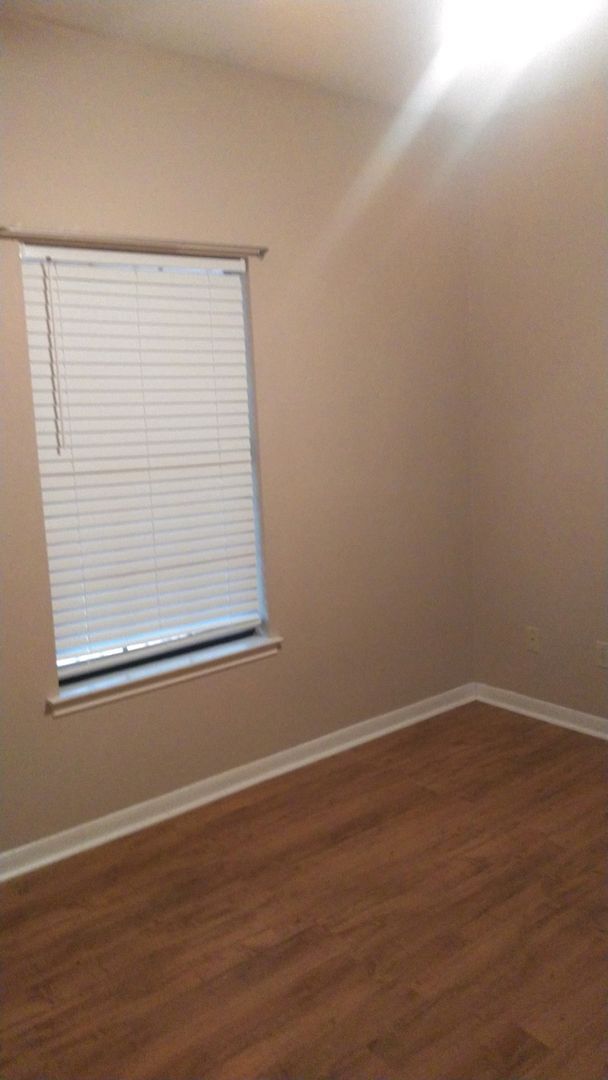 Building Photo - Monthly Paid Rent