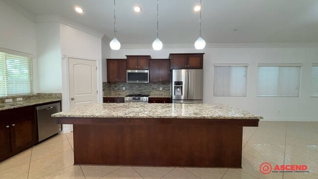 Building Photo - 4-Bedroom Home in Gossamer Grove!