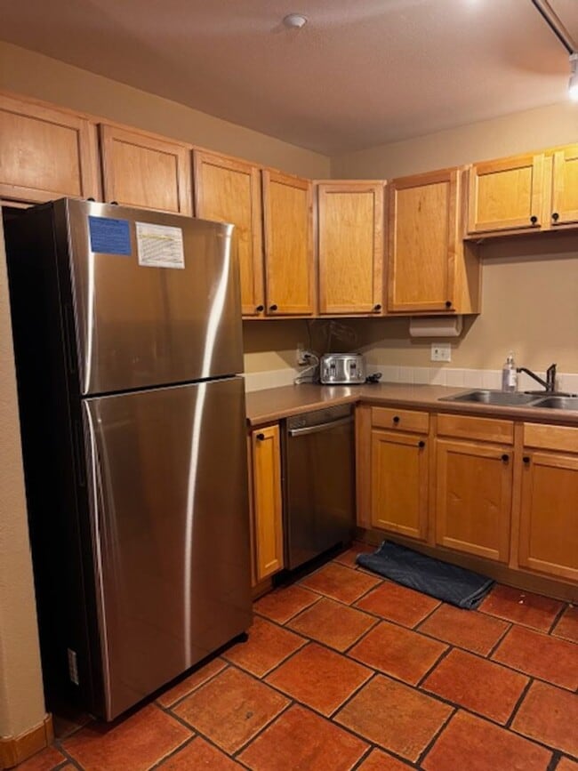 Building Photo - Winter Lease- VIEWS GALORE!- Furnished Pro...