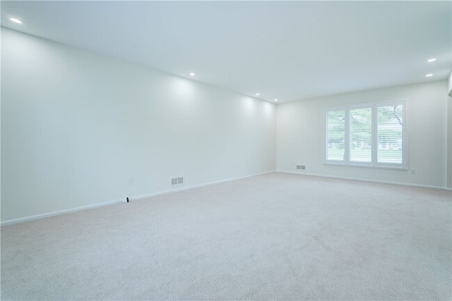 Building Photo - 399 French Rd