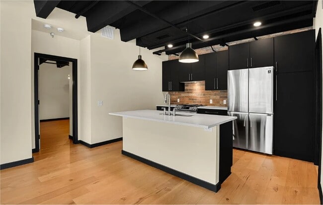 Building Photo - 20 Boulder Cres St