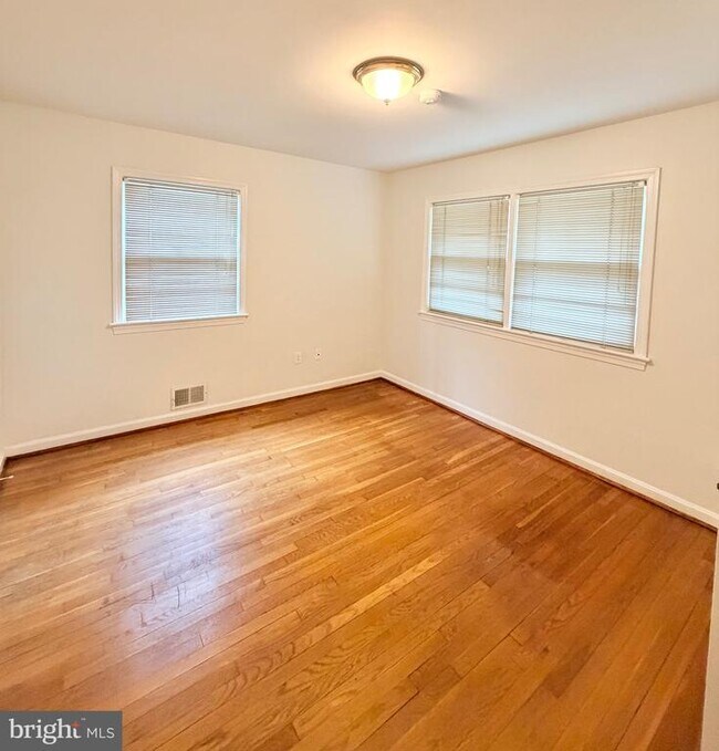 Building Photo - 3125 N Nottingham St