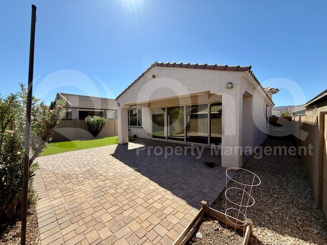 Building Photo - 2922 E Wayland Dr