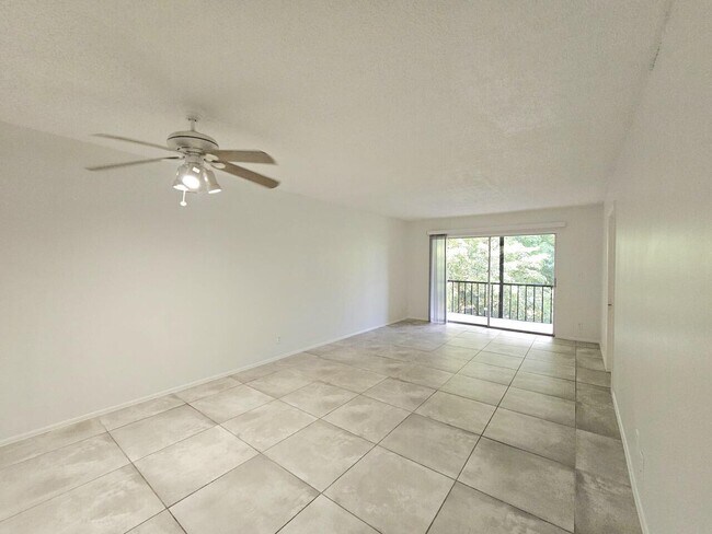 Building Photo - 8000 S Colony Cir
