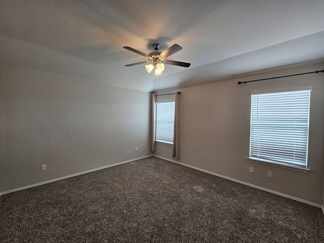 Building Photo - 1305 Lindsey Dr