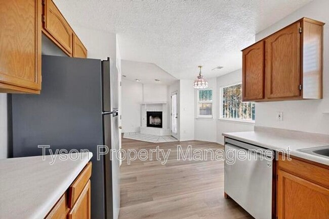 Building Photo - 1420 Stoneway Dr NW