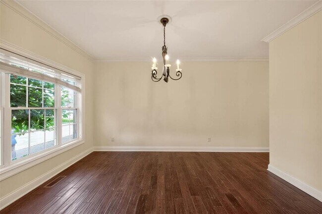 Building Photo - 841 Denzil Ave