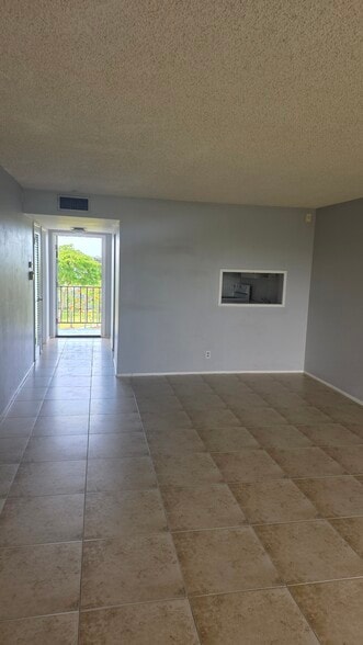 Building Photo - 950 Hillcrest Dr