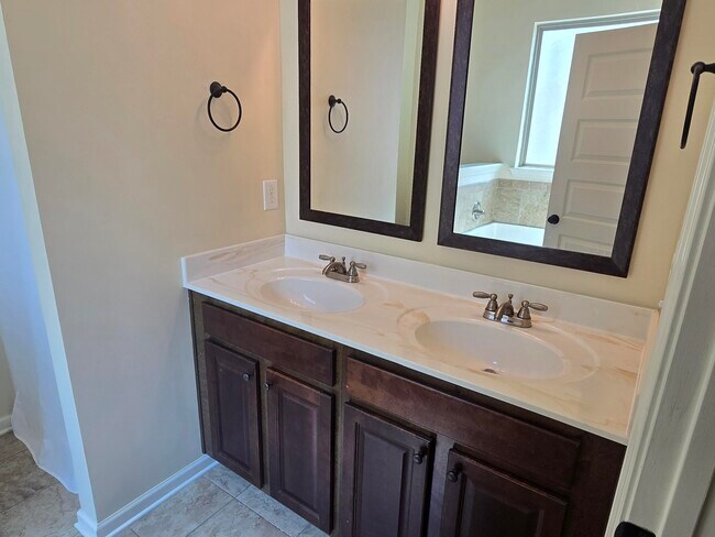 Building Photo - 4416 Grove Landing Dr