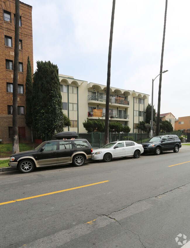 Apartments at 320 S Alexandria Ave - 320 S Alexandria Ave