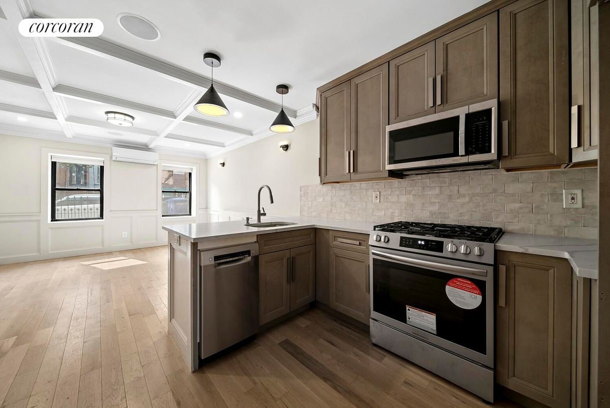 Building Photo - 933 Greene Ave