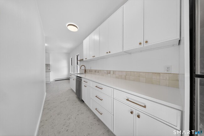 Building Photo - 259 Laurel Ave