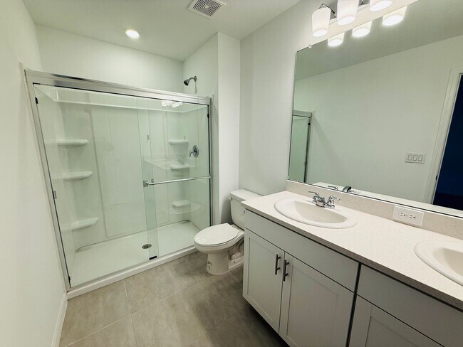 Building Photo - Townhome in The Townhomes of River Landing