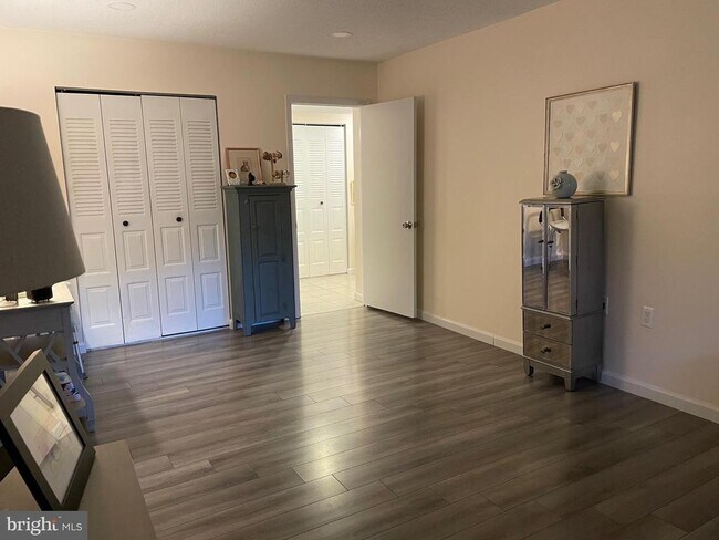 Building Photo - 6 Longstream Ct