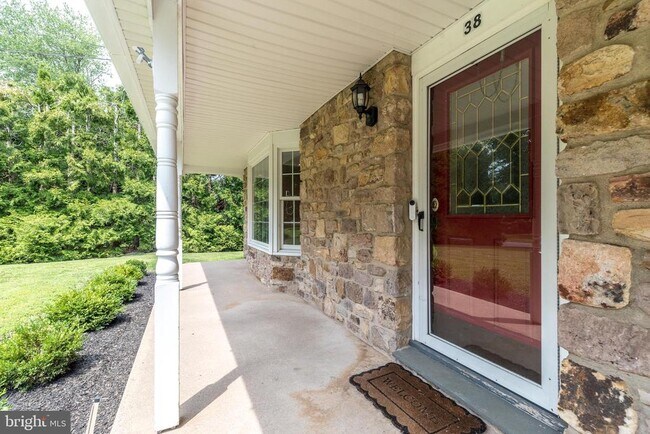 Building Photo - 38 Chestnut Valley Dr