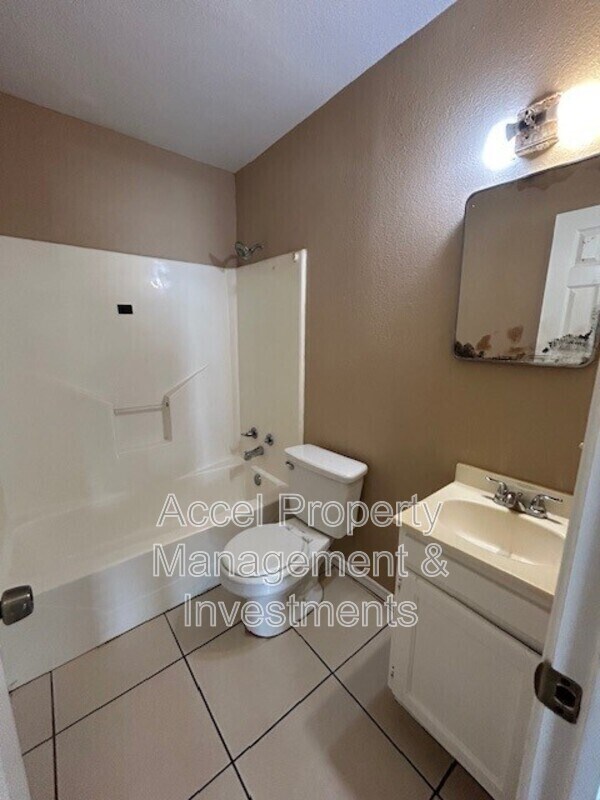 Building Photo - 2401 Gumwood Ave W