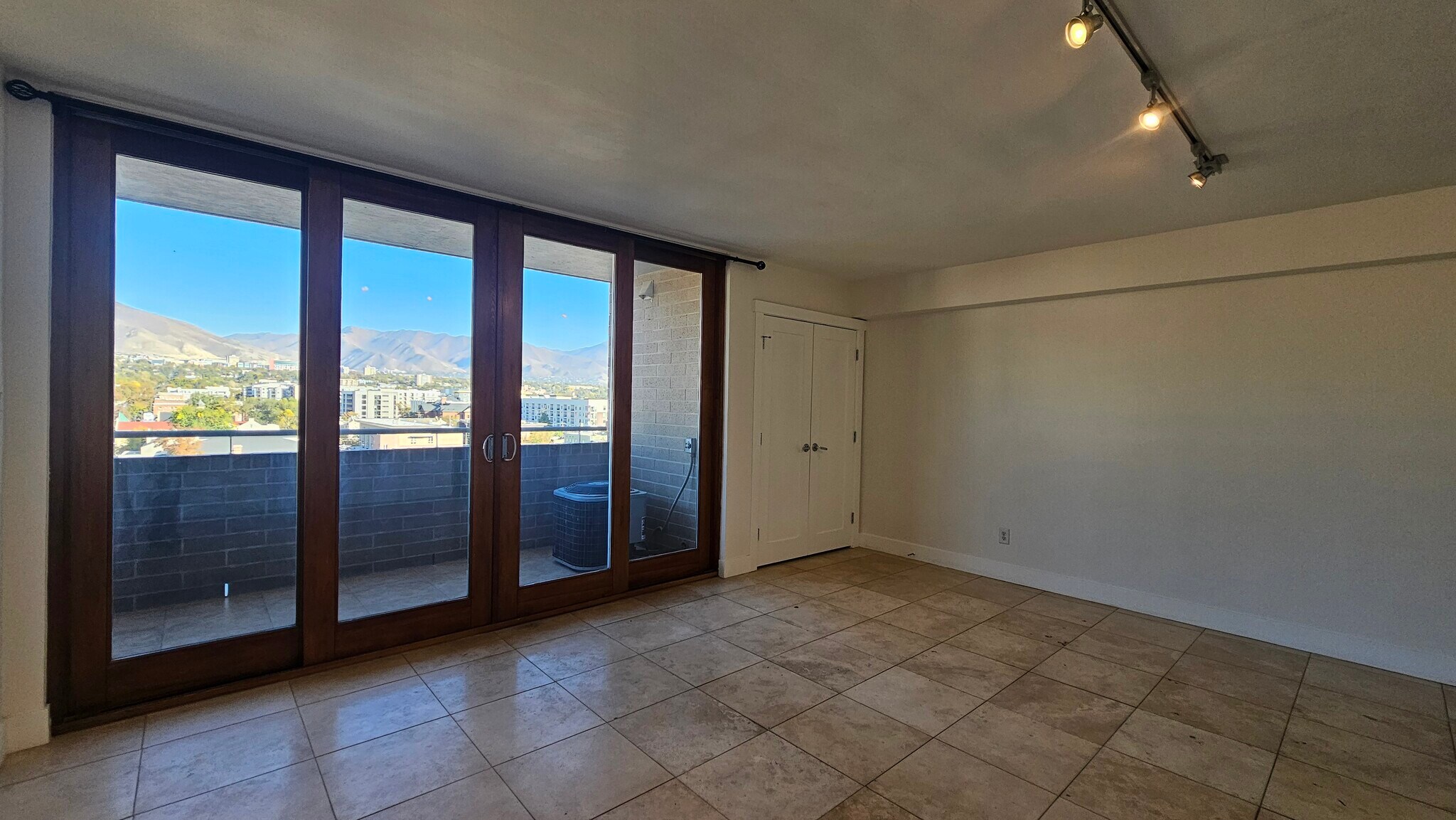 Building Photo - 230 E 300 S