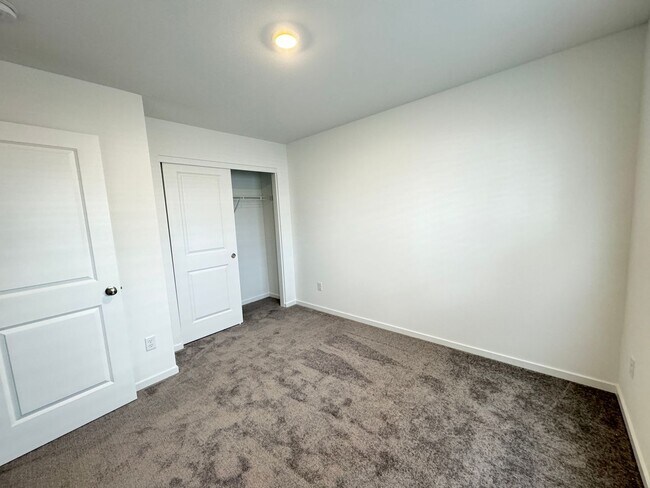 Building Photo - Brand New Home - 3bdrm 2.5ba - The Reserve in the Pines - La Pine, OR