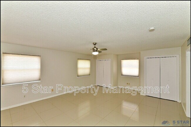 Building Photo - 529 Castlerock Ln