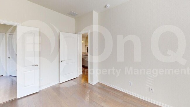 Building Photo - 1417 Westborough Dr