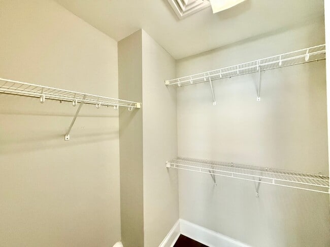 Building Photo - Stunning 1BD, 1.5BA Downtown Raleigh Condo...