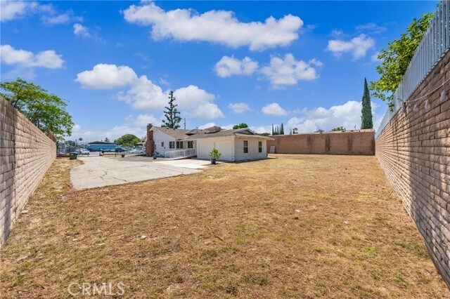 Building Photo - 1345 S Jellick Ave