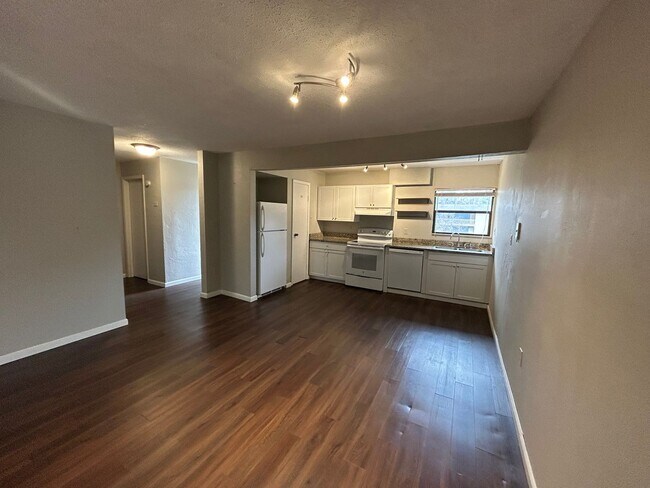 Building Photo - 2 Bedroom Flat in Brandywine