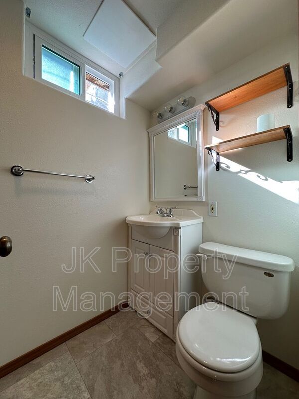 Building Photo - 319 Beth Dr