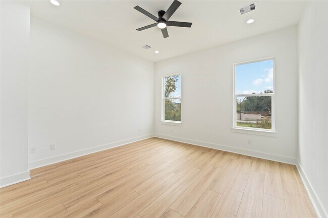 Building Photo - 8044 Sunbury St