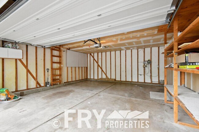 Building Photo - Spacious updated Green Valley Ranch two-story