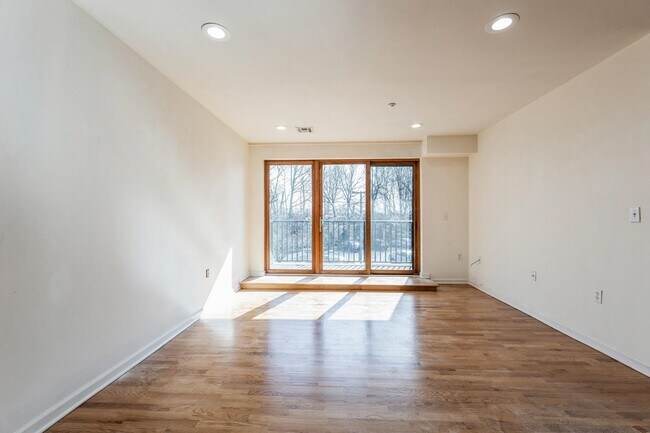 Building Photo - 17 Meadow Rd